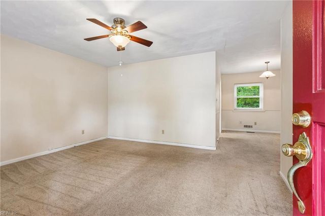 520 Beech DR, Newport News, VA 23601