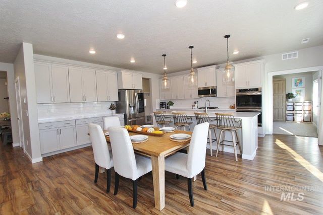 7802 S Dewberry Ave., Boise, ID 83709