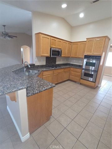 10141 Rochester, Phelan, CA 92371