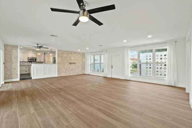 711 SW 25th Place, Boynton Beach, FL 33435