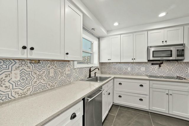 711 SW 25th Place, Boynton Beach, FL 33435