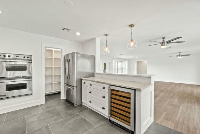 711 SW 25th Place, Boynton Beach, FL 33435