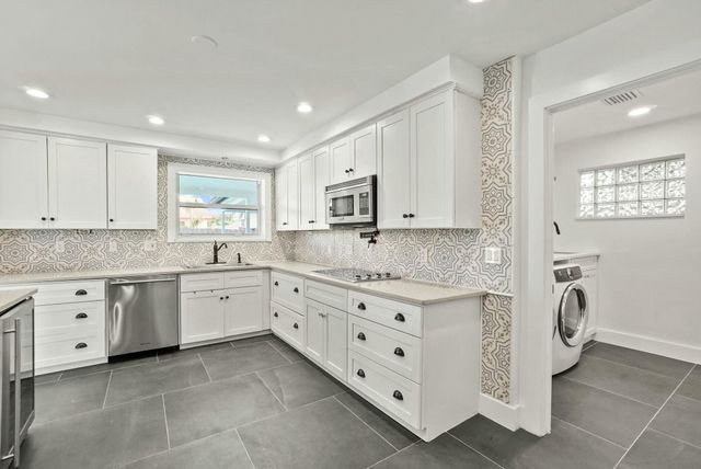 711 SW 25th Place, Boynton Beach, FL 33435