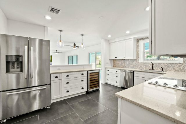 711 SW 25th Place, Boynton Beach, FL 33435