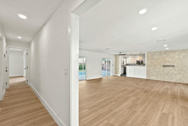 711 SW 25th Place, Boynton Beach, FL 33435