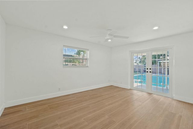 711 SW 25th Place, Boynton Beach, FL 33435