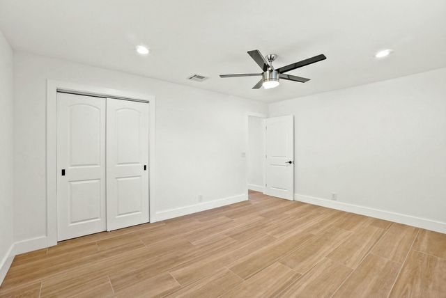 711 SW 25th Place, Boynton Beach, FL 33435