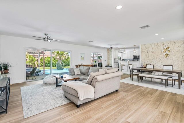 711 SW 25th Place, Boynton Beach, FL 33435
