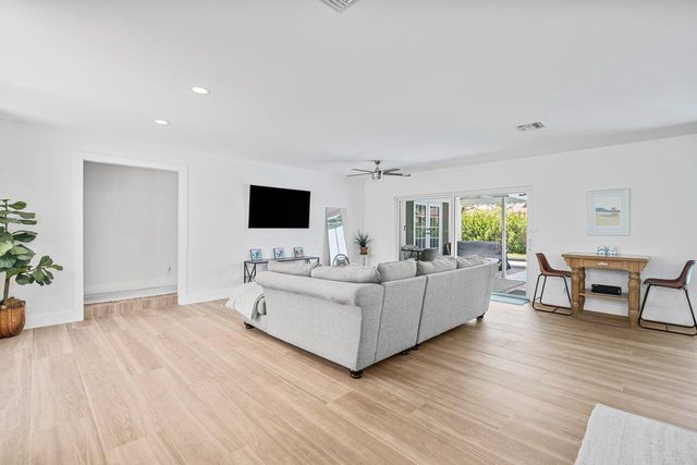 711 SW 25th Place, Boynton Beach, FL 33435