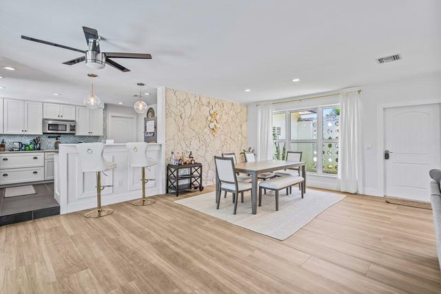 711 SW 25th Place, Boynton Beach, FL 33435