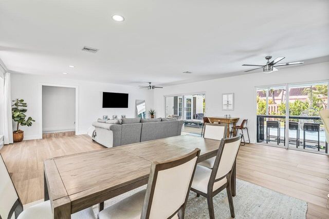 711 SW 25th Place, Boynton Beach, FL 33435