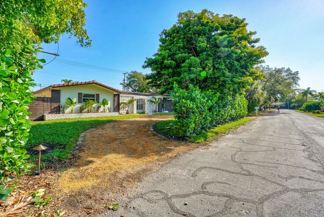 711 SW 25th Place, Boynton Beach, FL 33435