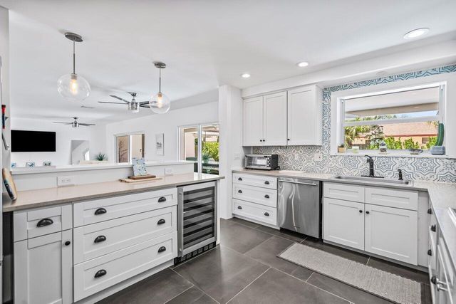 711 SW 25th Place, Boynton Beach, FL 33435