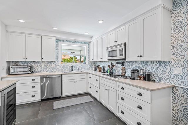 711 SW 25th Place, Boynton Beach, FL 33435