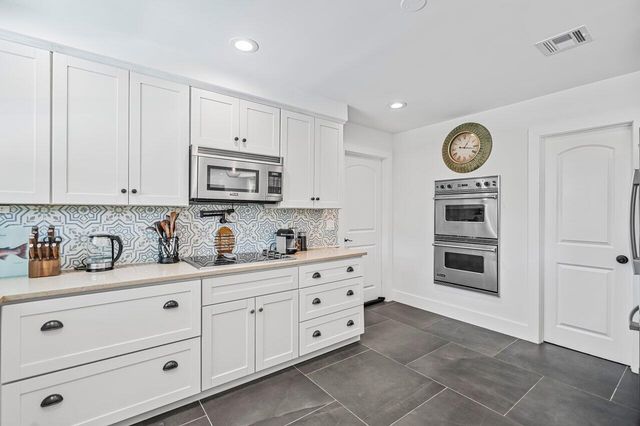 711 SW 25th Place, Boynton Beach, FL 33435