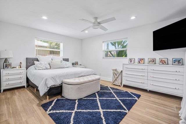711 SW 25th Place, Boynton Beach, FL 33435