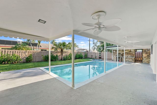 711 SW 25th Place, Boynton Beach, FL 33435