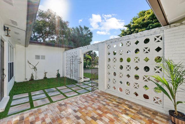 711 SW 25th Place, Boynton Beach, FL 33435