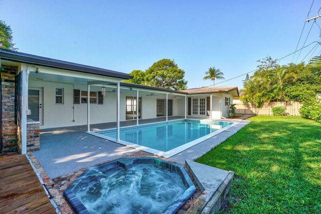711 SW 25th Place, Boynton Beach, FL 33435