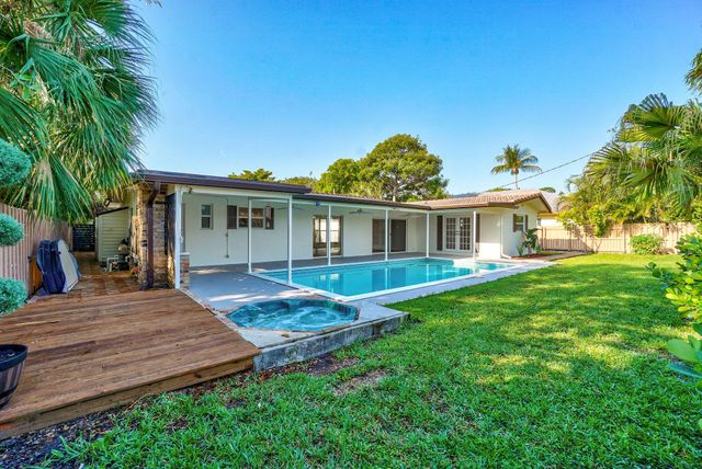 711 SW 25th Place, Boynton Beach, FL 33435