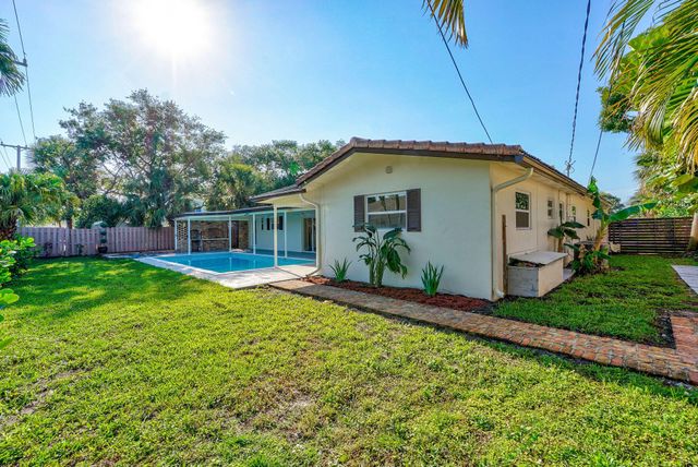 711 SW 25th Place, Boynton Beach, FL 33435
