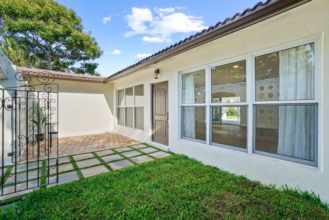711 SW 25th Place, Boynton Beach, FL 33435
