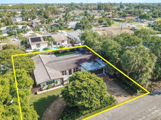 711 SW 25th Place, Boynton Beach, FL 33435