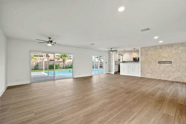 711 SW 25th Place, Boynton Beach, FL 33435