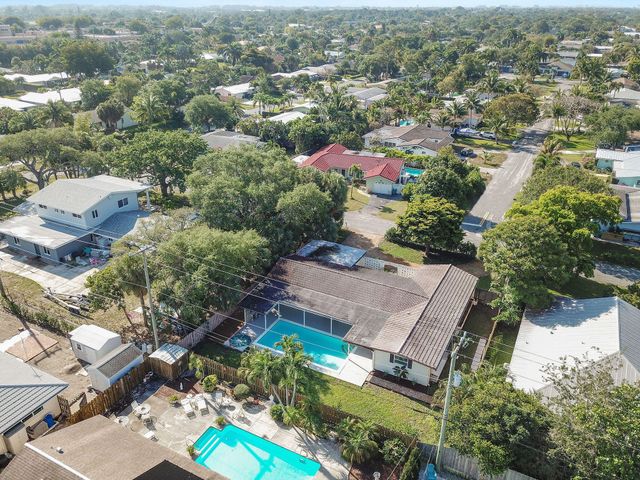 711 SW 25th Place, Boynton Beach, FL 33435