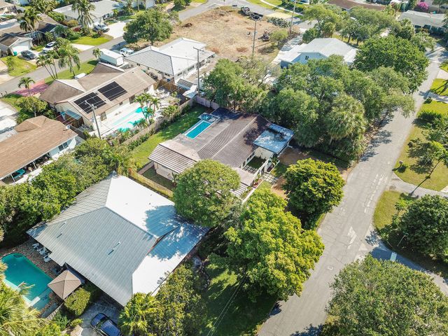 711 SW 25th Place, Boynton Beach, FL 33435