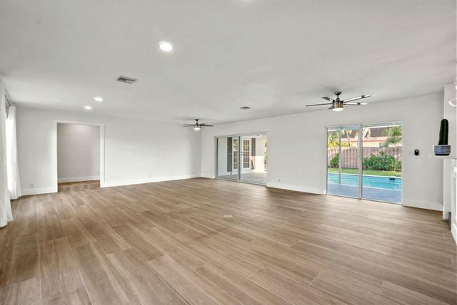 711 SW 25th Place, Boynton Beach, FL 33435
