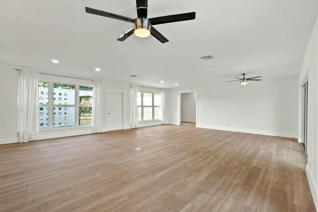 711 SW 25th Place, Boynton Beach, FL 33435