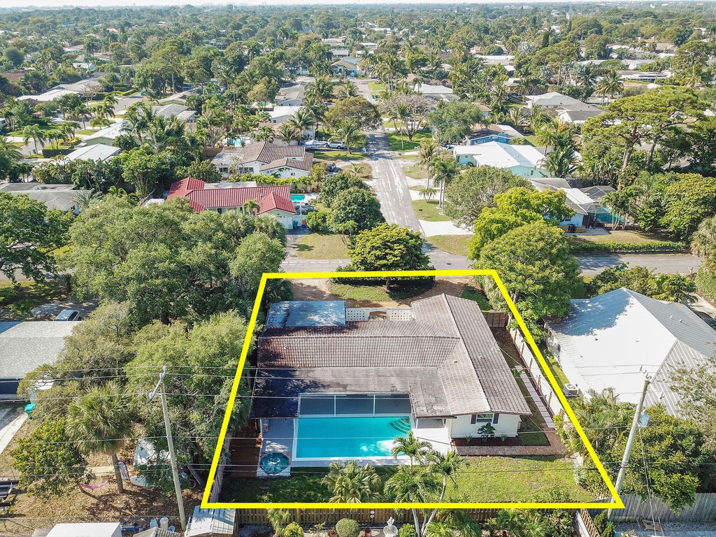 711 SW 25th Place, Boynton Beach, FL 33435