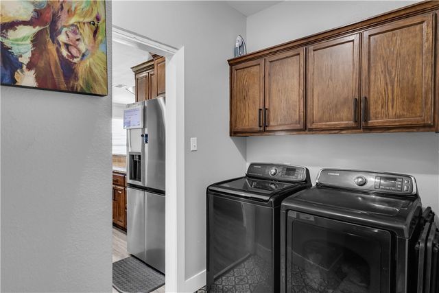 2012 Chesapeake Bay Dr, Portland, TX 78374