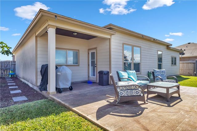 2012 Chesapeake Bay Dr, Portland, TX 78374