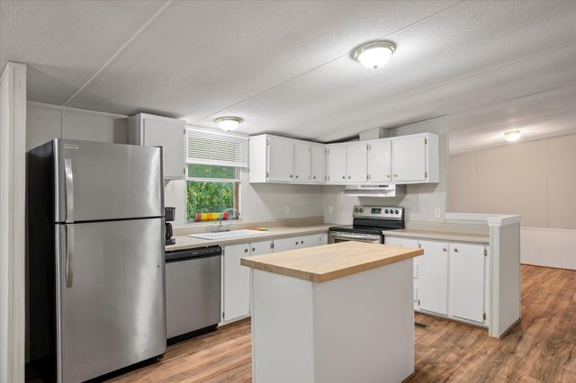 125 Fall Creek Boulevard, Summerville, SC 29483