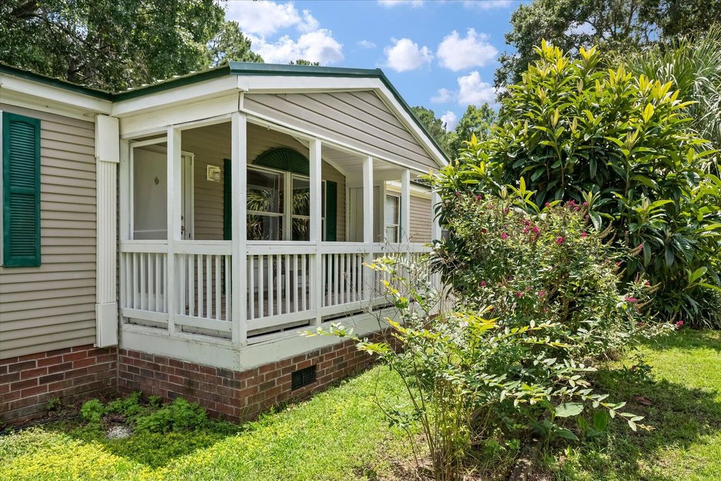 125 Fall Creek Boulevard, Summerville, SC 29483