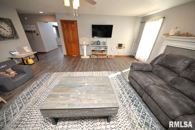 501 CARDINAL Drive, Mt Vernon, IL 62864