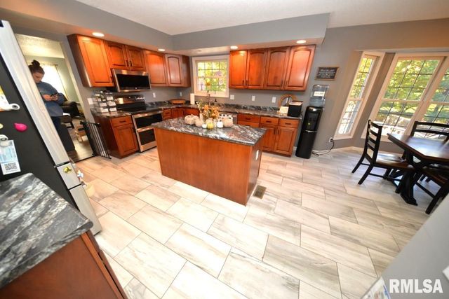 501 CARDINAL Drive, Mt Vernon, IL 62864