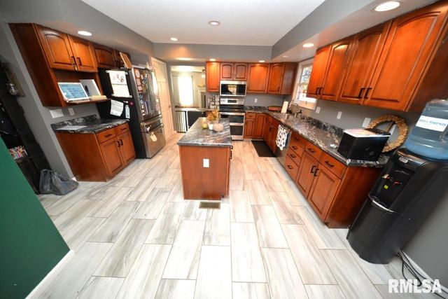 501 CARDINAL Drive, Mt Vernon, IL 62864