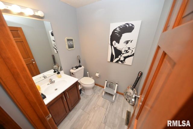 501 CARDINAL Drive, Mt Vernon, IL 62864