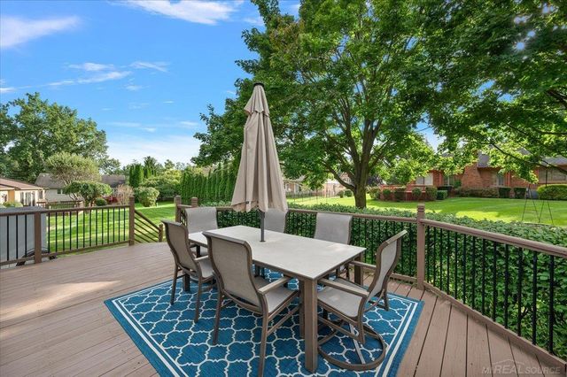 61411 WOODFIELD Way, Washington Twp, MI 48094