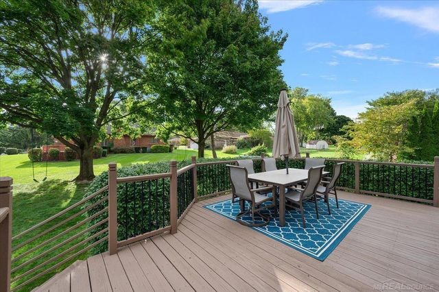 61411 WOODFIELD Way, Washington Twp, MI 48094