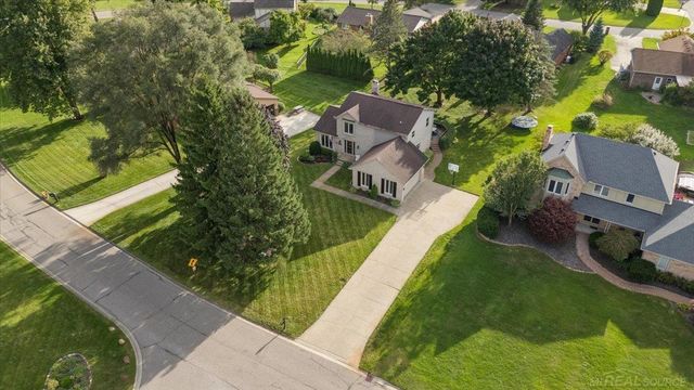 61411 WOODFIELD Way, Washington Twp, MI 48094
