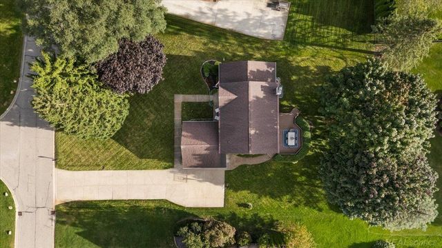 61411 WOODFIELD Way, Washington Twp, MI 48094