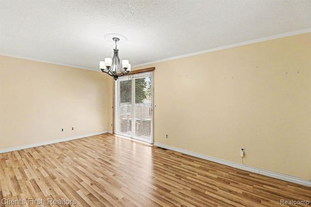 8260 Arnold Street, Dearborn Heights, MI 48127