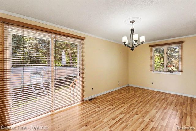 8260 Arnold Street, Dearborn Heights, MI 48127