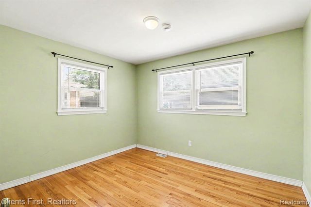 8260 Arnold Street, Dearborn Heights, MI 48127