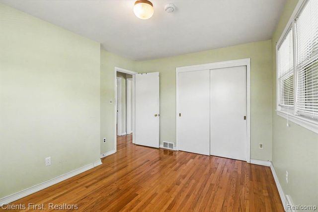 8260 Arnold Street, Dearborn Heights, MI 48127