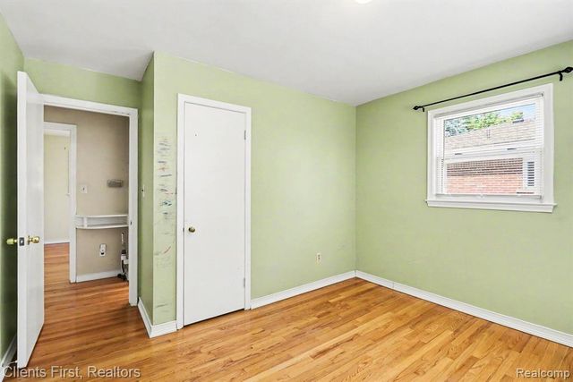 8260 Arnold Street, Dearborn Heights, MI 48127